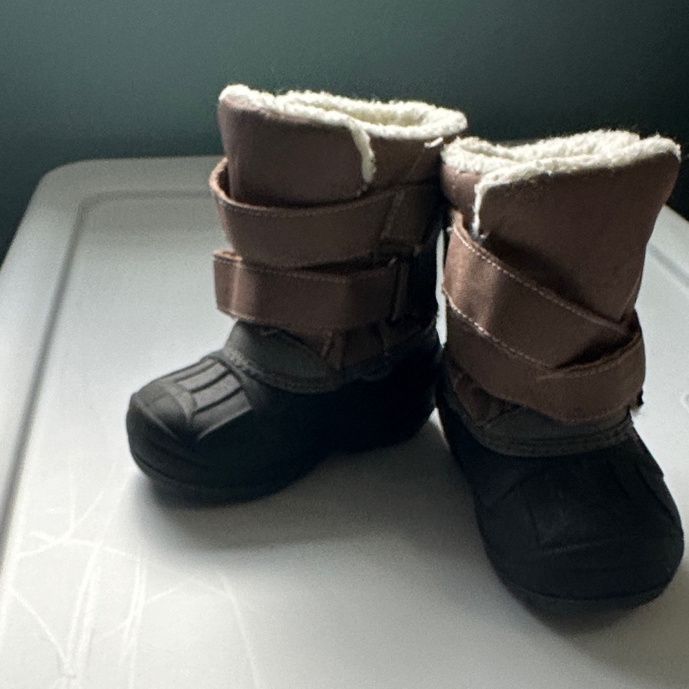 Cat & Jack Brown and Black Kids Snow Boots